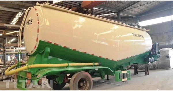 TriAxle40cbmバルクセメントタンカートラックトレーラーがギニアに送られます