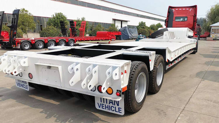 2 Line 4 Axle Low Bed Truck for Sale